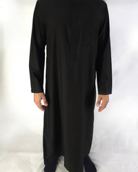 Simple Plain Black Saudi Thobe