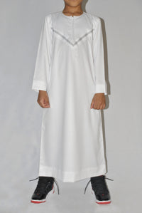 Boys white embroidered Omani thobe front view in sizes 34–50