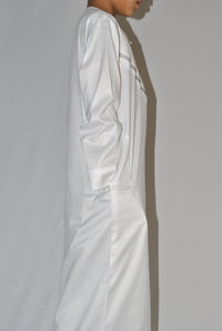 Boys white embroidered Omani thobe front view in sizes 34–50