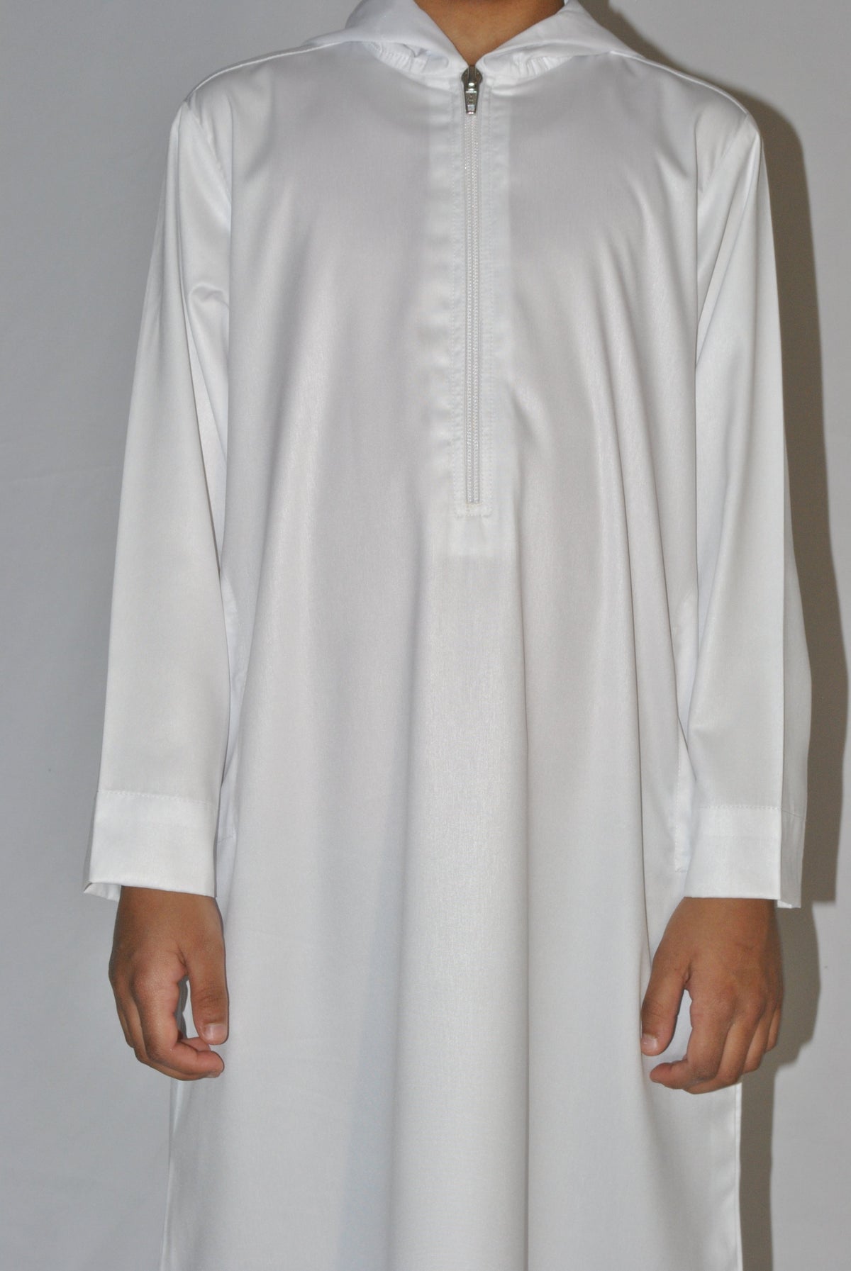 Boys white hooded thobe front view in sizes 34–50