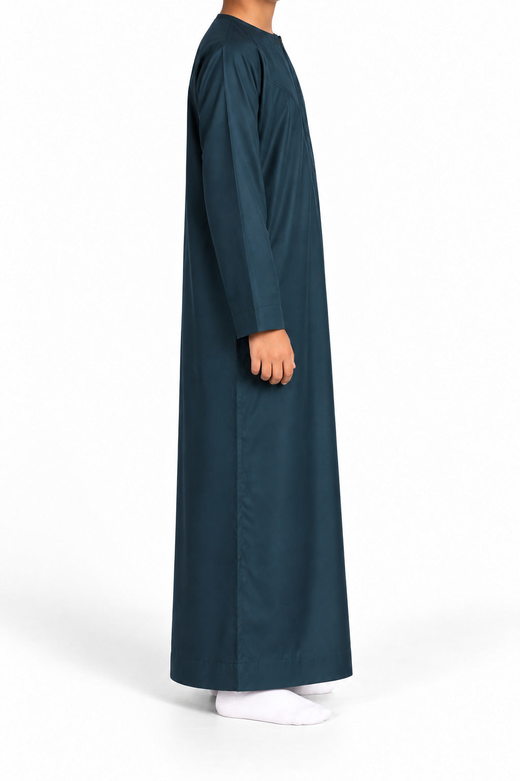 Side view of a boy wearing a dark marine blue Omani thobe