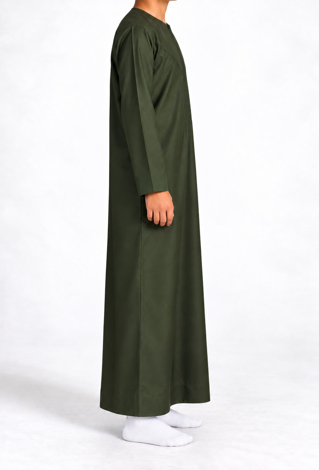 Side view of a boy wearing a forest green Omani thobe