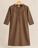 Toddler brown Emirati thobe front view for kids in sizes 18–32