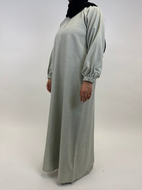 Neckline detail on women’s beige closed abaya