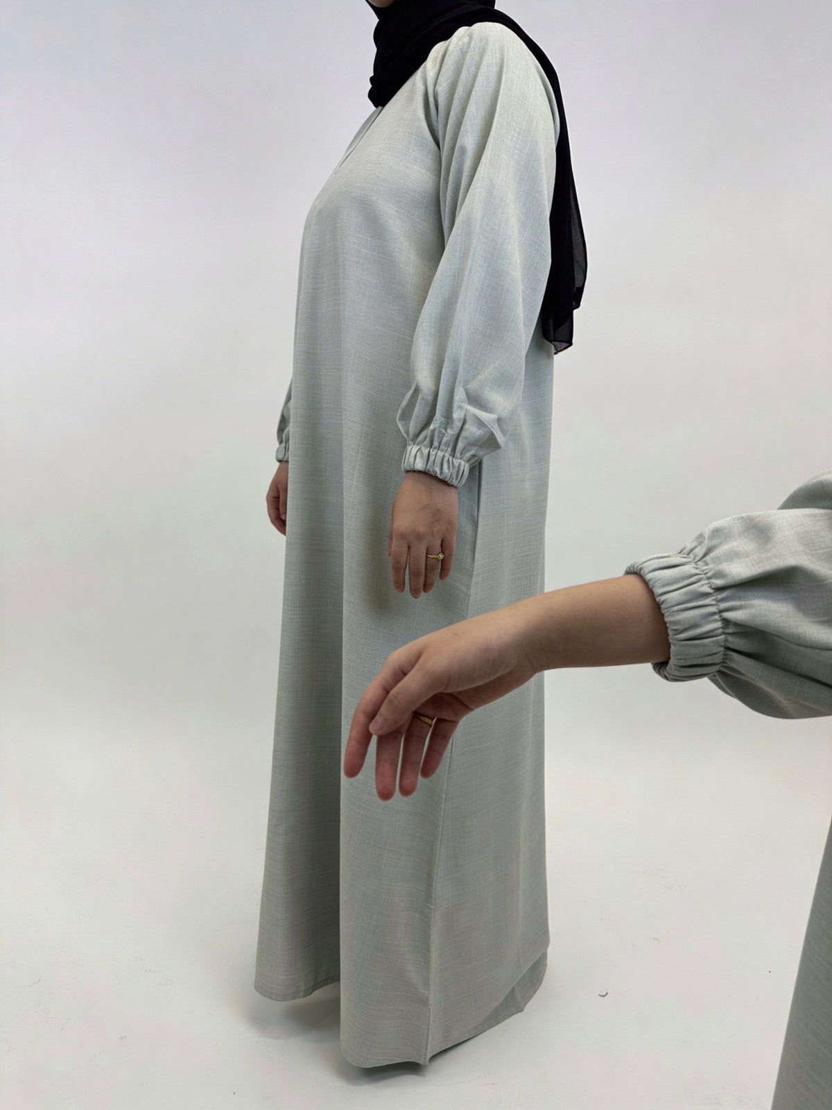 Beige linen fabric detail on women’s closed abaya