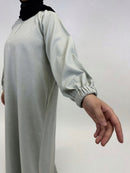 Sleeve detail on women’s beige linen abaya