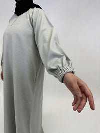 Sleeve detail on women’s beige linen abaya